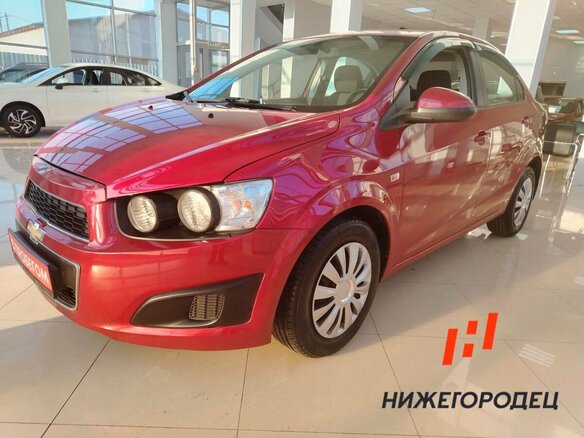 2015 Chevrolet Aveo II, красный