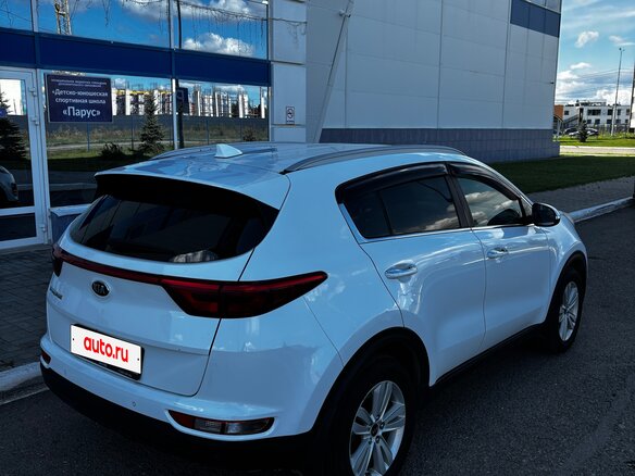2018 Kia Sportage IV Рестайлинг, белый, 2150000 рублей - вид 3