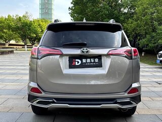 2018 Toyota RAV4 IV (XA40) Рестайлинг, бежевый, 1870000 рублей, вид 4