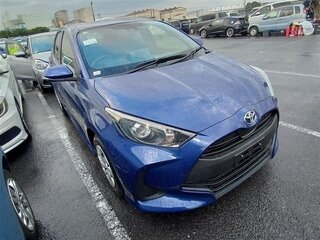 2022 Toyota Yaris IV, синий, 870000 рублей, вид 5