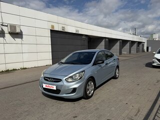2013 Hyundai Solaris I, серый, 675000 рублей, вид 2