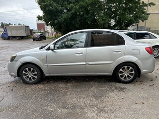 2011 Kia Rio II Рестайлинг, серебристый, 400000 рублей, вид 4