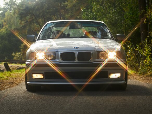 1996 BMW 3 серии 328i III (E36), серебристый, 1700000 рублей - вид 2