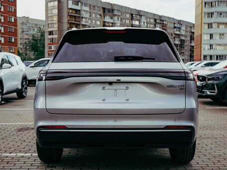 2026 Geely EX5 Гибрид EM-i, серебристый, 3974990 рублей, вид 4