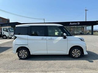2023 Toyota Roomy I Рестайлинг, белый, 730000 рублей, вид 5