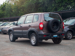 2017 Chevrolet Niva I Рестайлинг, коричневый, 579000 рублей, вид 4