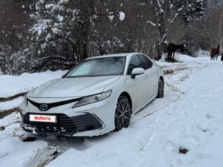 2021 Toyota Camry US Market VIII (XV70) Рестайлинг, белый, 2750000 рублей, вид 1