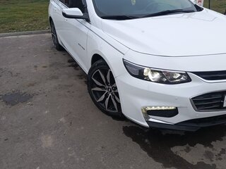 2018 Chevrolet Malibu IX, белый, 1700000 рублей, вид 3