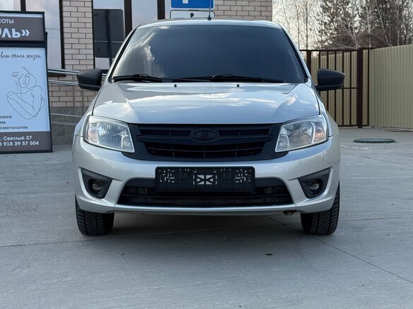 2016 Lada (ВАЗ) Granta I, серебристый, 500000 рублей - вид 2