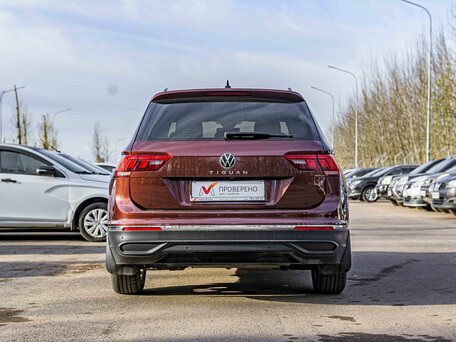 2021 Volkswagen Tiguan II Рестайлинг, коричневый, 2018000 рублей, вид 4