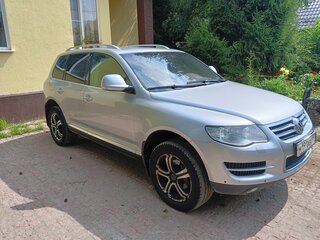 2010 Volkswagen Touareg I Рестайлинг, серебристый, 1250000 рублей, вид 1