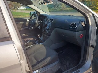 2011 Ford Focus II Рестайлинг, серебристый, 680000 рублей, вид 4
