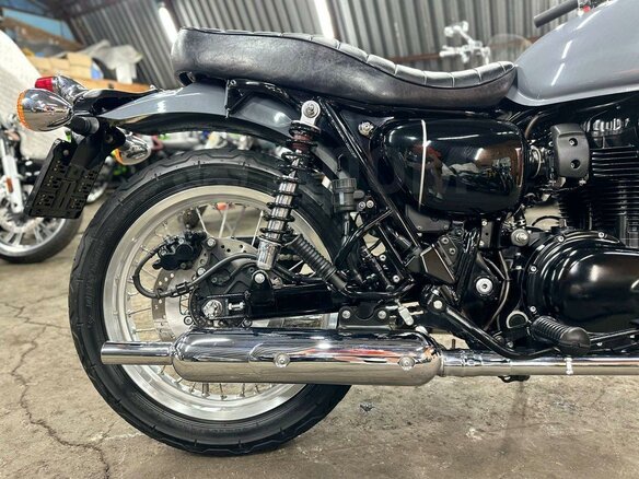 2022 Kawasaki W 800, серый, 850000 рублей - вид 21