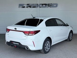 2020 Kia Rio IV Рестайлинг, белый, 1499000 рублей, вид 4