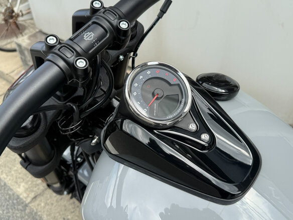 2024 Harley-Davidson Fat Bob, серый, 1700000 рублей - вид 19