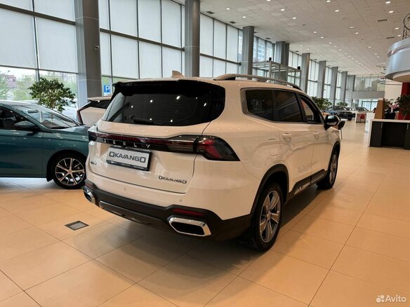 2025 Geely Okavango I Рестайлинг, белый, 3772990 рублей - вид 2