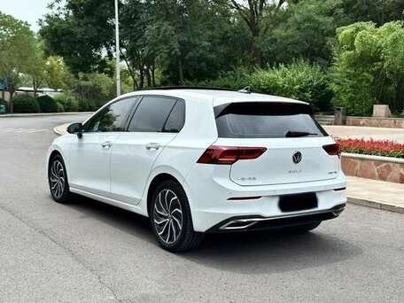 2022 Volkswagen Golf VIII, белый, 1860000 рублей, вид 5