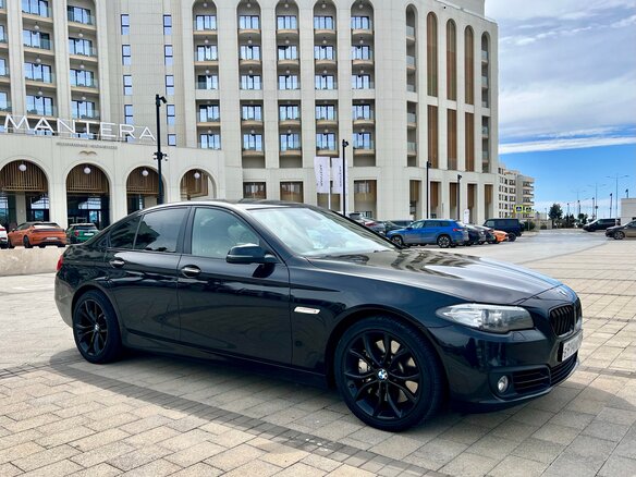 2013 BMW 5 серии 520i VI (F10/F11/F07) Рестайлинг, чёрный, 2000000 рублей - вид 2