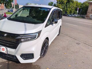 2019 Honda Stepwgn Spada V Рестайлинг, белый, 2450000 рублей, вид 3