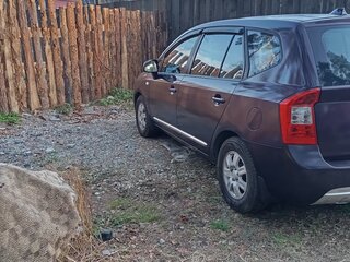 2006 Kia Carens II (UN), пурпурный, 555000 рублей, вид 4