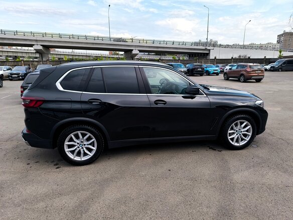 2021 BMW X5 30d IV (G05/G18), чёрный, 6900000 рублей - вид 2