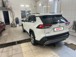 2021 Toyota RAV4 V (XA50), белый, 3100000 рублей, вид 3