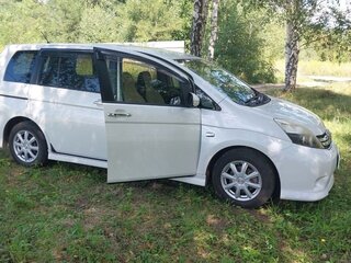 2011 Toyota ISis I Рестайлинг, белый, 1050000 рублей, вид 2