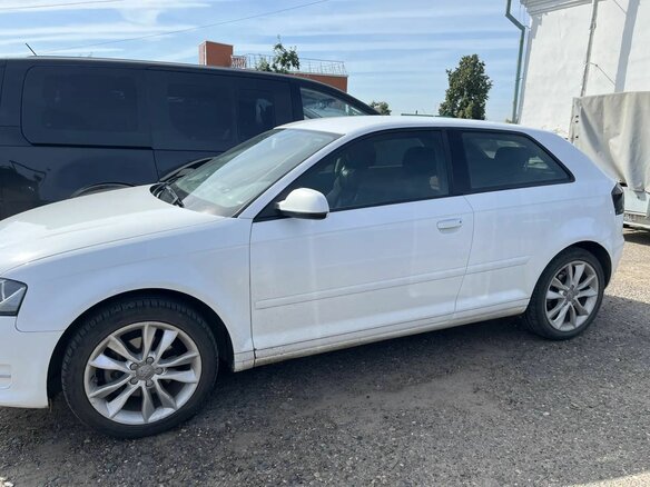 2010 Audi A3 II (8P) Рестайлинг 2, белый, 830000 рублей - вид 4