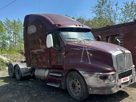 2004 Kenworth T2000, красный, 1500000 рублей, вид 2