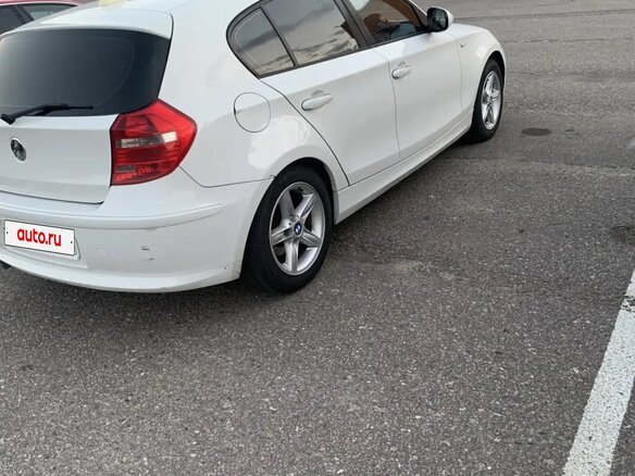 2010 BMW 1 серии 116i I (E81/E82/E87/E88) Рестайлинг, белый, 700000 рублей - вид 1