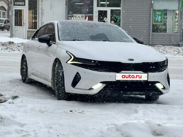 2020 Kia K5 III, белый - вид 1