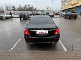 2017 Mercedes-Benz E-Класс 200 V (W213, S213, C238), чёрный, 3870000 рублей, вид 3