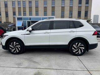 2022 Volkswagen Tiguan II Рестайлинг, белый, 1800333 рублей, вид 3