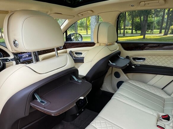 2016 Bentley Bentayga I, коричневый, 8700000 рублей - вид 25