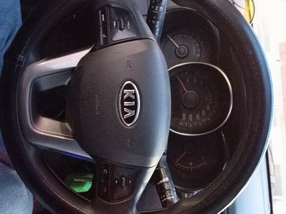2012 Kia Rio 4-speed III, белый, 700000 рублей - вид 4