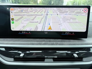 2022 BMW X7 40i I (G07) Рестайлинг, фиолетовый, 7150000 рублей, вид 4