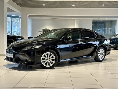 Toyota Camry VIII (XV70)