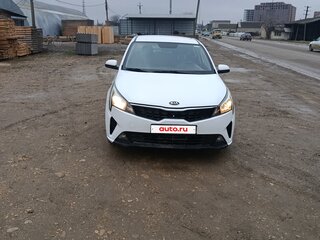 2021 Kia Rio IV Рестайлинг, белый, 1050000 рублей, вид 1