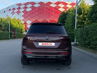 2021 Volkswagen Tiguan II Рестайлинг, коричневый, 3650000 рублей, вид 3