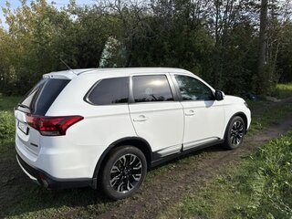 2016 Mitsubishi Outlander III Рестайлинг 2, белый, 1900000 рублей, вид 2