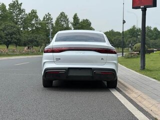 2026 BYD Qin L, белый, 1750000 рублей, вид 5