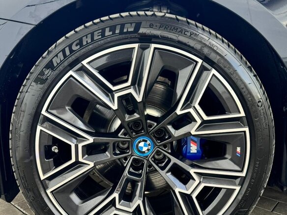2025 BMW 5 серии 530e xDrive VIII (G60/G61/G68), чёрный, 9600000 рублей - вид 8