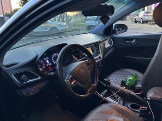 2017 Hyundai Solaris II, чёрный, 670000 рублей, вид 5