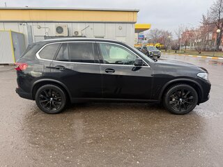 2019 BMW X5 30d IV (G05/G18), чёрный, 6200000 рублей, вид 3