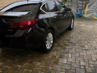 2013 Opel Astra J Рестайлинг, коричневый, 800000 рублей, вид 5