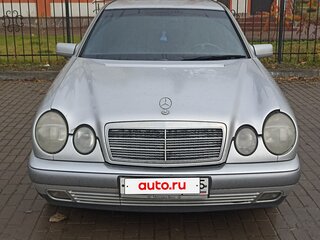1996 Mercedes-Benz E-Класс 230 II (W210, S210), серебристый, 400000 рублей, вид 1
