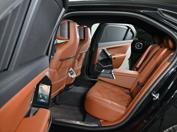 2022 BMW 7 серии 740d xDrive VII (G70), чёрный, 19000000 рублей - вид 12