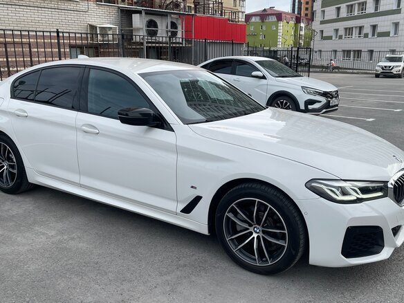 2020 BMW 5 серии 520d xDrive VII (G30/G31/G38) Рестайлинг, белый, 4750000 рублей - вид 1
