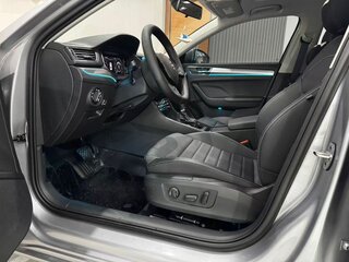 2023 Skoda Superb III Рестайлинг, серебристый, 2050000 рублей, вид 4