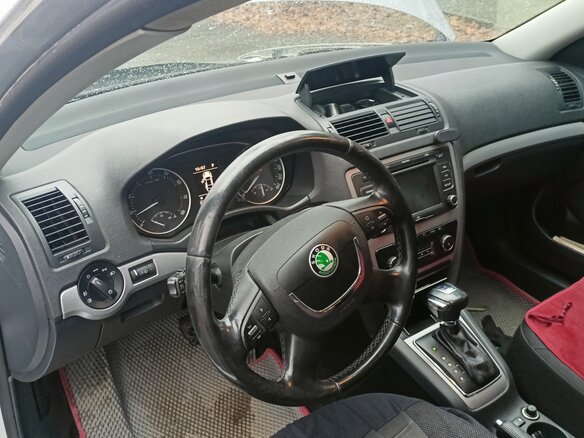 2011 Skoda Octavia II (A5) Рестайлинг, серебристый, 840000 рублей - вид 9